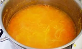 Nudlová polévka s tofu