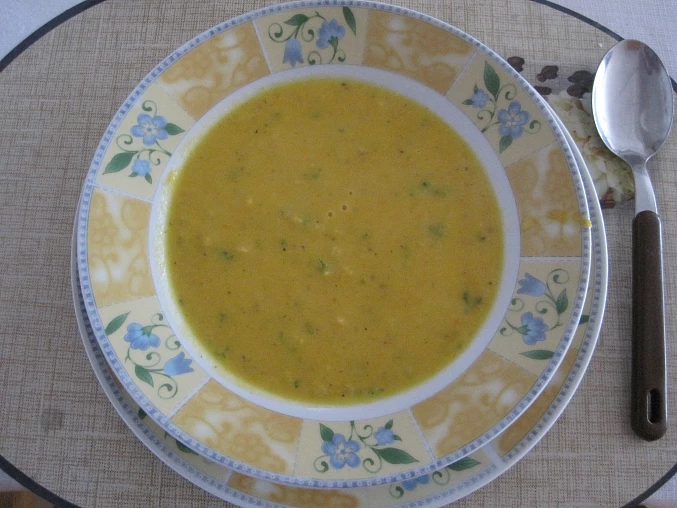 Polévka s mrkvičkou, červenou čočkou a celerem Polévka s mrkvičkou, červenou čočkou a celerem