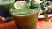 Rukolové  smoothie s jablky, citronovou šťávou a zázvorem