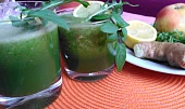 Rukolové  smoothie s jablky, citronovou šťávou a zázvorem