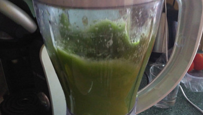 Rukolové  smoothie s jablky, citronovou šťávou a zázvorem
