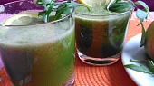 Rukolové  smoothie s jablky, citronovou šťávou a zázvorem