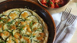 Slaný cuketový koláč s mozzarellou a bazalkovou vůní