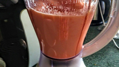 Smoothie s jablky, rajčaty a mrkví