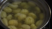 Sýrová omáčka s gnocchi (rychle a jednoduše)