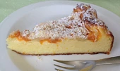 Tvarohový koláč s ovocem a drobenkou