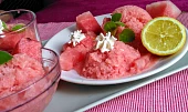 Zmrzlinová dřeň s citronovou šťávou a  mátovým cukrem (sirupem)