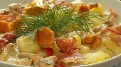 Brambory s liškami v omáčce s koprem