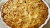 Cuketový koláč s brynzou, mozzarellou a uzeninou