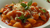 Gnocchi a cuketa v rajčatové omáčce