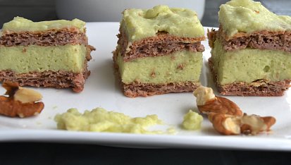 Ořechové řezy s kokosovo-cuketovým pudinkem
