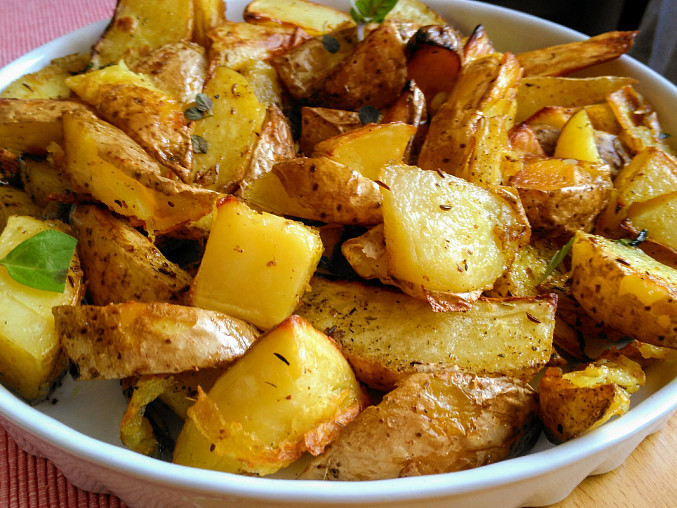 Pečené majoránkové brambory