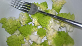 Polévka z květáku romanesco s mrkví
