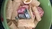Těstovinový salát (co dům dal)