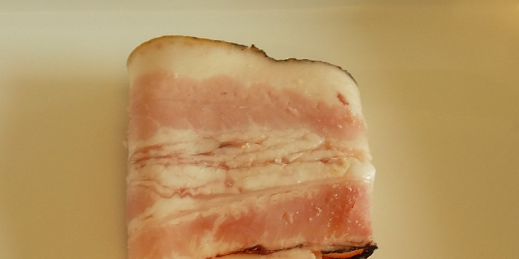 Cibule smažená ve slanině a sýrové strouhance