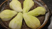 Čokoládovo - mandlový koláč s hruškami (bez mouky), Připravený do trouby