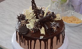 Čokoládovo-šlehačkový dort