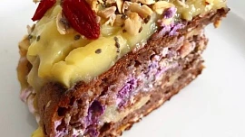 Čokoládový fitness dort ze špaldové mouky s jablky