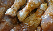 Kuřecí paličky pikantní (párty) (maso řádně rozmíchat a nechat uležet)
