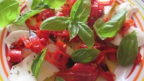 Mozzarella s grilovanými chilli papričkami