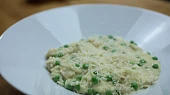 Parmezánové risotto s kuřecím masem a hráškem