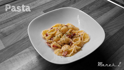 Pasta s pikantní sýrovou omáčkou