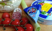 Pomazánka z trojúhelníčků Camembert, klobásy a vajec