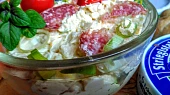 Pomazánka z trojúhelníčků Camembert, klobásy a vajec