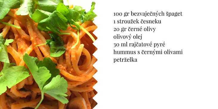 Tomatové špagety s hummusem