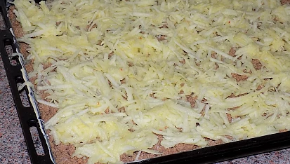 Jablečný koláč s tvarohem a pudinkem