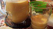 Smoothie s mangem a banánem
