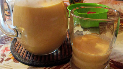 Smoothie s mangem a banánem