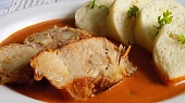 Špikovaná vepřová pečeně po bratislavsku
