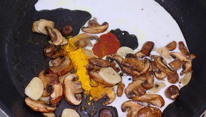 Těstoviny s cizrnou, tykví a čínským zelím