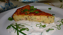 Babiččin bramborový koláč s bylinkovým dipem