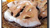 Fougasse s olivami a sušenými rajčaty