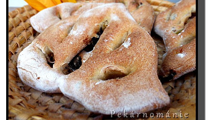 Fougasse s olivami a sušenými rajčaty