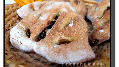 Fougasse s olivami a sušenými rajčaty