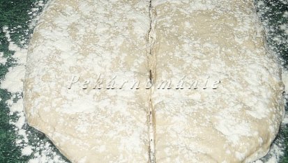 Fougasse s olivami a sušenými rajčaty