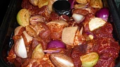 "Guláš" z grilu (v lorně)