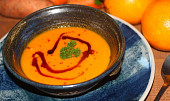Hřejivá batátovo-mrkvová polévka se zázvorem a pomerančem, Můžeme ozdobit dýňovým olejem
