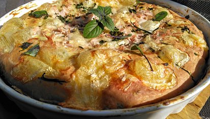 Koláč ze syrečku a  šunky (slaniny)