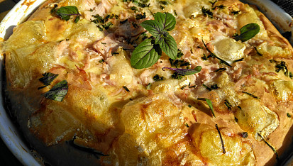 Koláč ze syrečku a  šunky (slaniny)