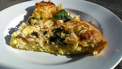 Koláč ze syrečku a  šunky (slaniny)