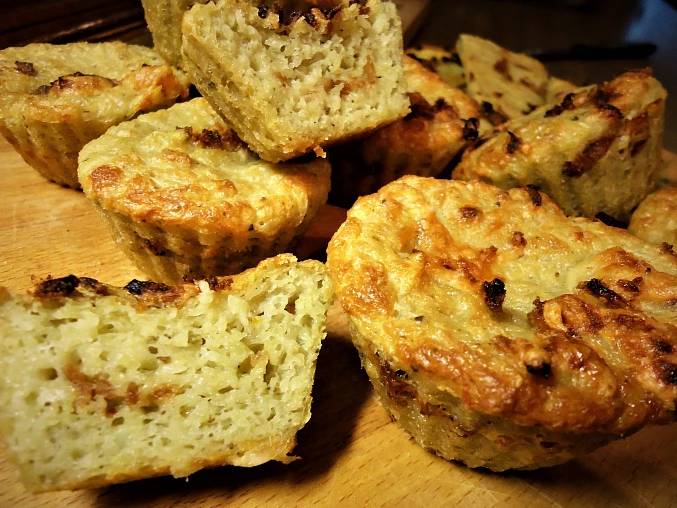 Kynuté bramborákové muffiny se sýrem Kynuté bramborákové muffiny se sýrem