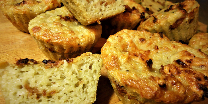 Kynuté bramborákové muffiny se sýrem