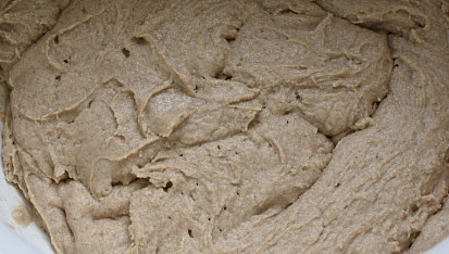 Myšákův bochník, Hotový rozkvas má hodně zvětšený objem a na povrchu dírky po prasklých bublinkách