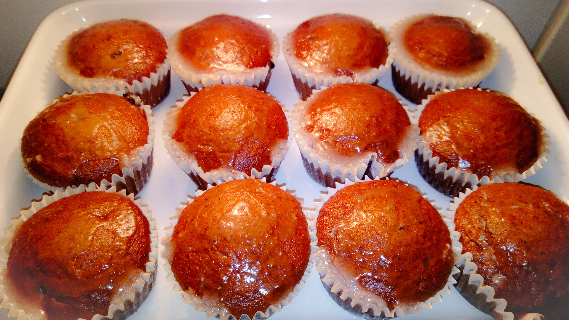 Perníkové muffiny s kandovaným ovocem a citronovou polevou
