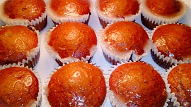 Perníkové muffiny s kandovaným ovocem a citronovou polevou