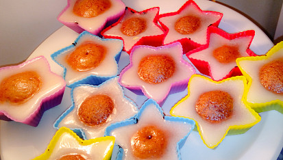 Perníkové muffiny s kandovaným ovocem a citronovou polevou